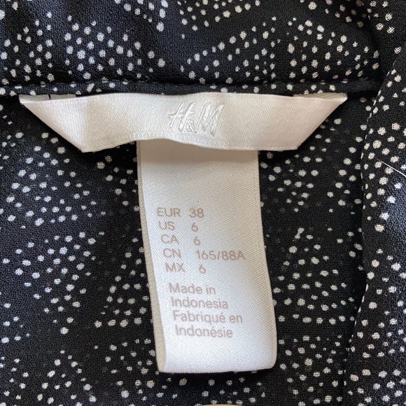 H&M BUTTON UP SHIRT - Picture 3 of 3